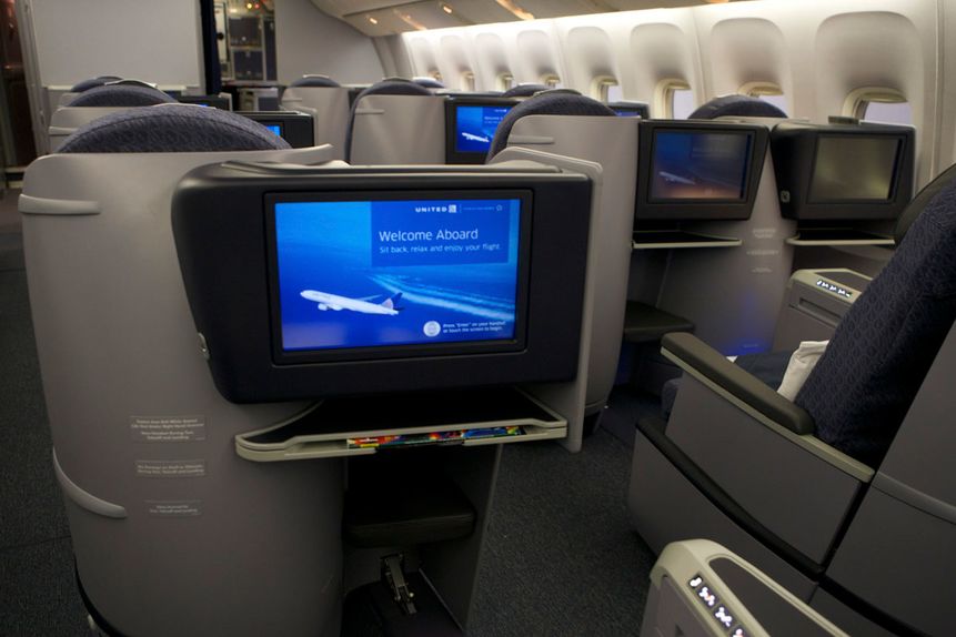 United Airlines receives first Boeing 787 Dreamliner - Australian ...